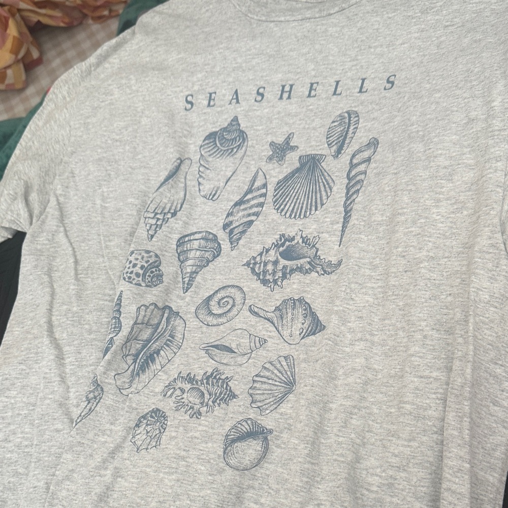 Gray Seashells Graphic T-Shirt